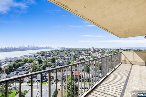 Photo of 200 Winston Dr #2019, Cliffside Park, NJ 07010 (MLS # 25021739)