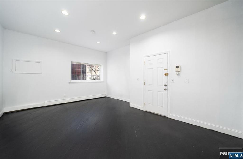 Jersey City, New Jersey 07306, United States, 1 Bedroom Bedrooms, ,1 BathroomBathrooms,Residential,Active,143015