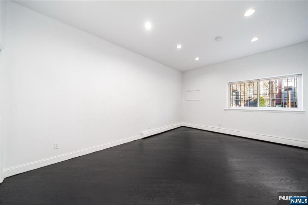 Jersey City, New Jersey 07306, United States, 1 Bedroom Bedrooms, ,1 BathroomBathrooms,Residential,Active,143015