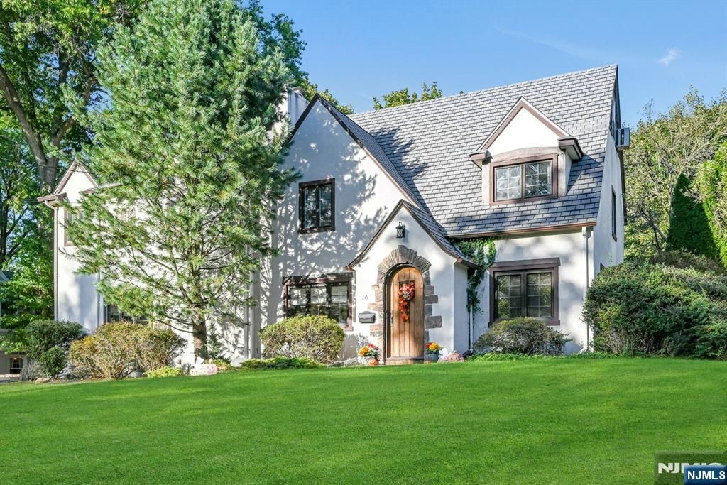 Photo of 20 Northwood Avenue, Demarest, NJ 07627 (MLS # 25033250)