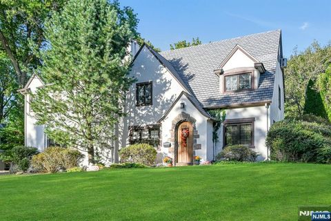 Photo of 20 Northwood Avenue, Demarest, NJ 07627 (MLS # 25033250)