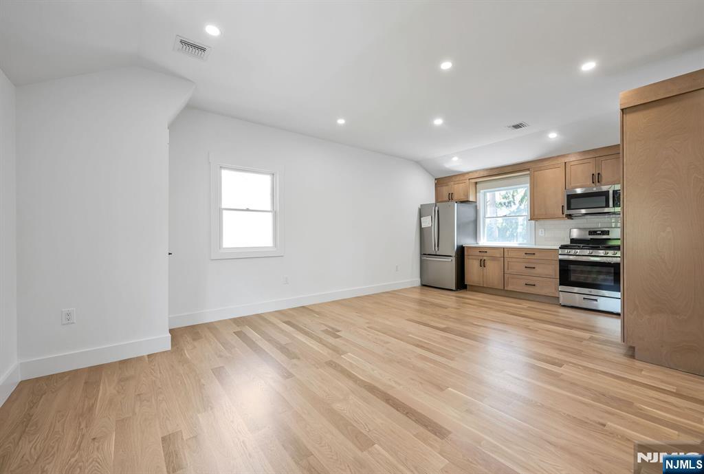 399 Gilbert Street Second Floor