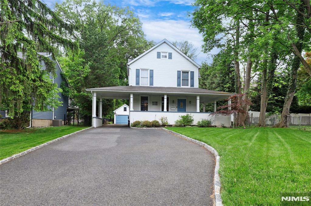 Rental Property at 145 Arch St 1, Ramsey, New Jersey - Bedrooms: 3 
Bathrooms: 1 
Rooms: 7  - $3,300 MO.
