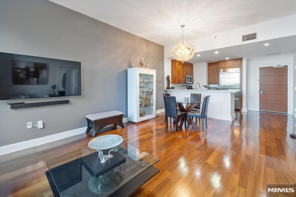 8100 River Road 209