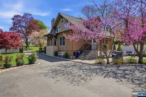 Photo of 109 Quaker Avenue, Randolph Township, NJ 07869 (MLS # 26015424)