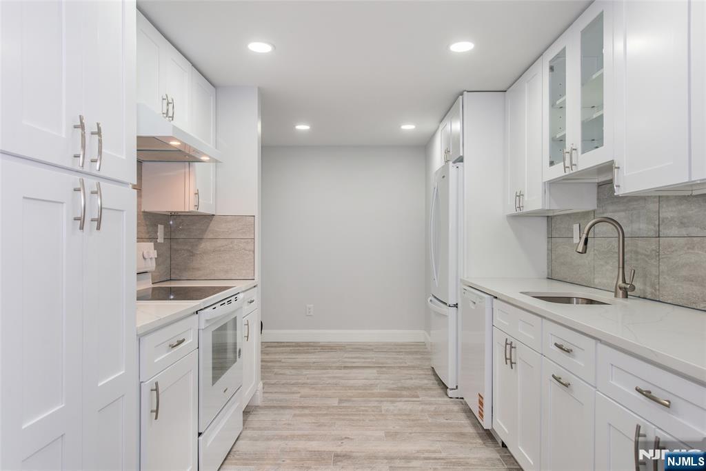 Rental Property at 446 Passaic St 3F, Hackensack, New Jersey - Bedrooms: 2 
Bathrooms: 2 
Rooms: 7  - $3,000 MO.