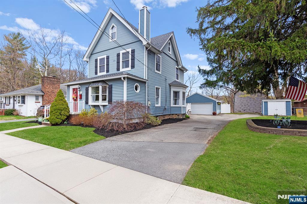 Property for Sale at 34 Ryerson Avenue, Bloomingdale, New Jersey - Bedrooms: 4 
Bathrooms: 4 
Rooms: 8  - $575,000