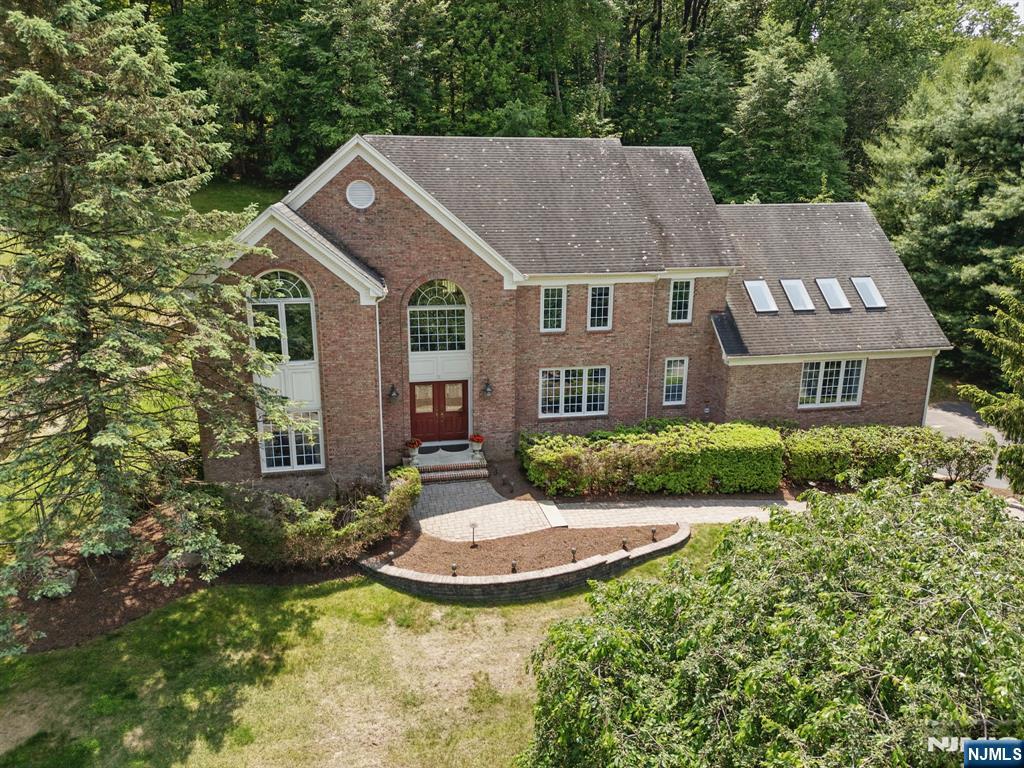 18 Rosewood Lane, Denville Twp, New Jersey - 6 Bedrooms  
4 Bathrooms  
13 Rooms - 