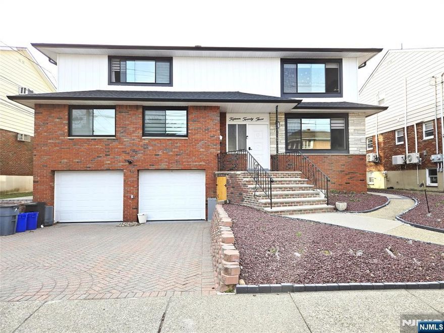 GREAT LOCATION IN VERY QUIET RESIDENTIAL AREA. TOTALLY UPDATED. LARGE 2 BEDROOMS, ALL HARDWOOD FLOOR THROUGHOUT, RECESSED LIGHTS, NEWER APPLIANCES, LAUNDRY IN UNIT, 1 GARAGE AND 1 DRIVEWAY INCLUDED, WATER INCLUDED. CONVENIENTLY CLOSE TO NY BUS, SHOPPING, AND WALKING DISTANCE TO FORT LEE MIDDLE SCHOOL.