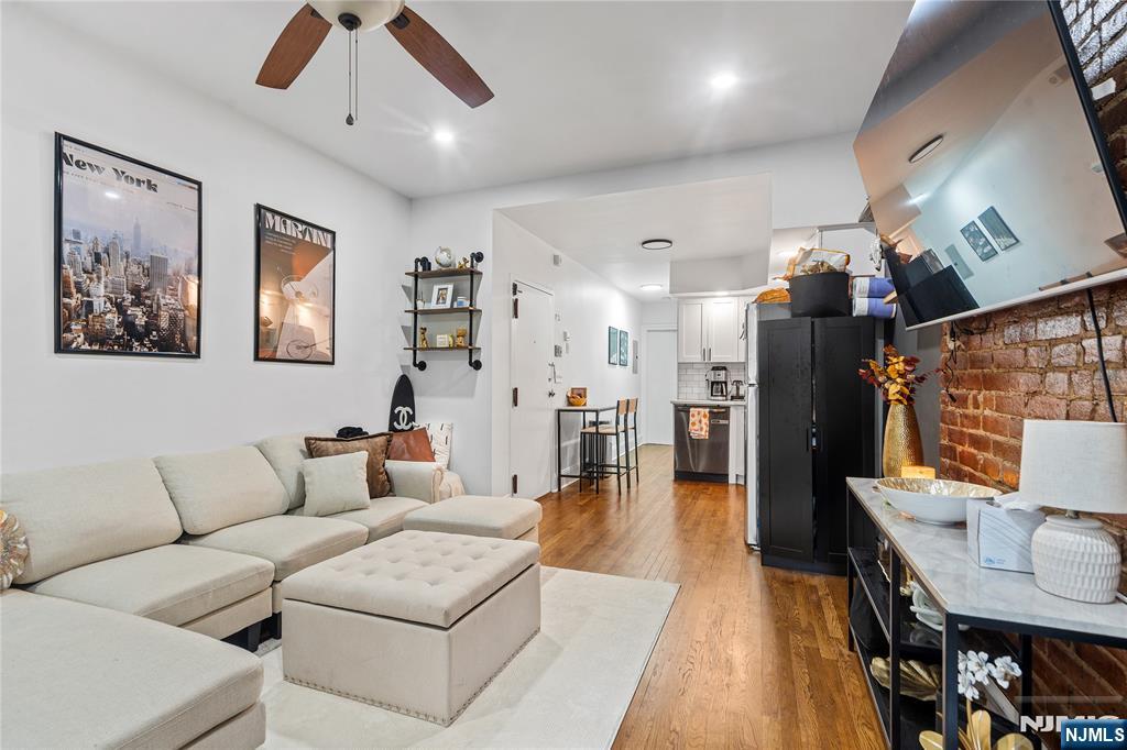 422 Grand Street 4, Hoboken, New Jersey - 2 Bedrooms  
1 Bathrooms - 
