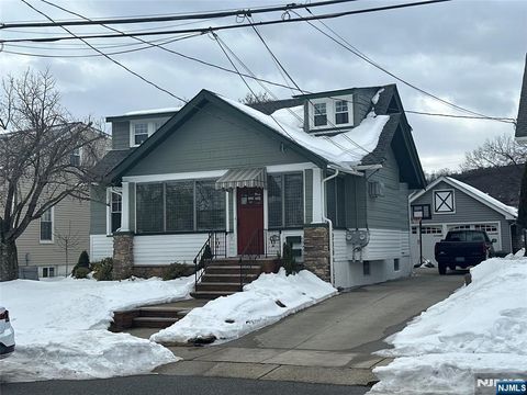 Photo of 26 Hutchinson Ave #2nd floor, Hawthorne, NJ 07506 (MLS # 26004678)