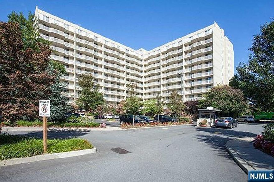 Luxurious Living at Admirals Walk condominium. The expansive living and dining area opens to a large private terrace, perfect for relaxing or entertaining while enjoying breathtaking sunset and cliffside views. The spacious bedroom suite offers a walk-in closet and an oversized bath. Half Bath, Washer/Dryer in unit, Ideally located by Grand Cove Marina with convenient NYC ferry access. Residents enjoy peace of mind and convenience with a gated, secure entrance and a 24-hour doorman. Additional amenities include a swimming pool, fitness center, tennis and basketball courts and riverfront park. One outdoor parking space is included and many guest parking spaces.