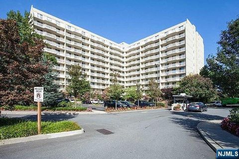 Photo of 1055 River Road #902, Edgewater, NJ 07020 (MLS # 26015268)