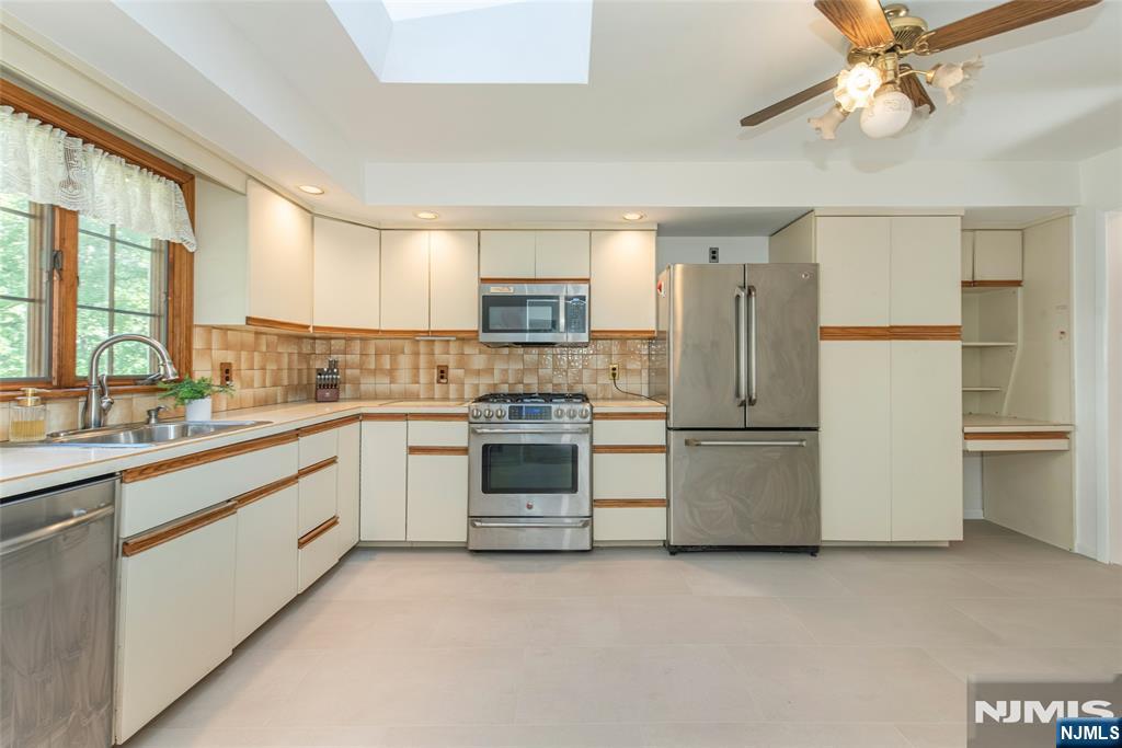 11 Cresthill Road