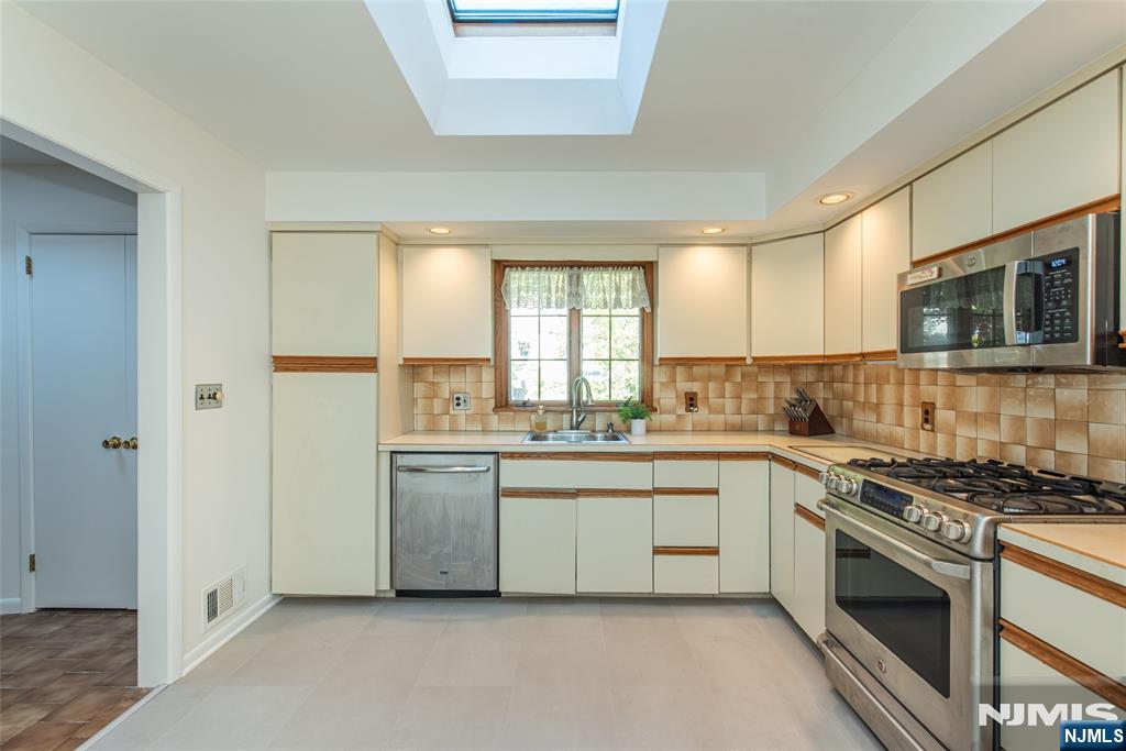 11 Cresthill Road