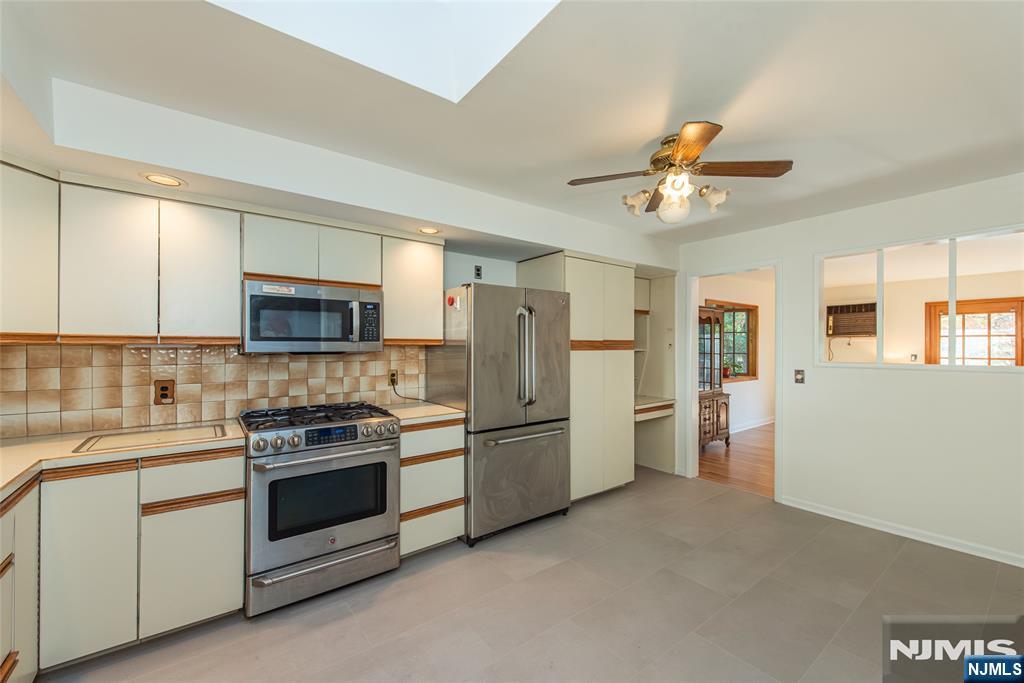11 Cresthill Road