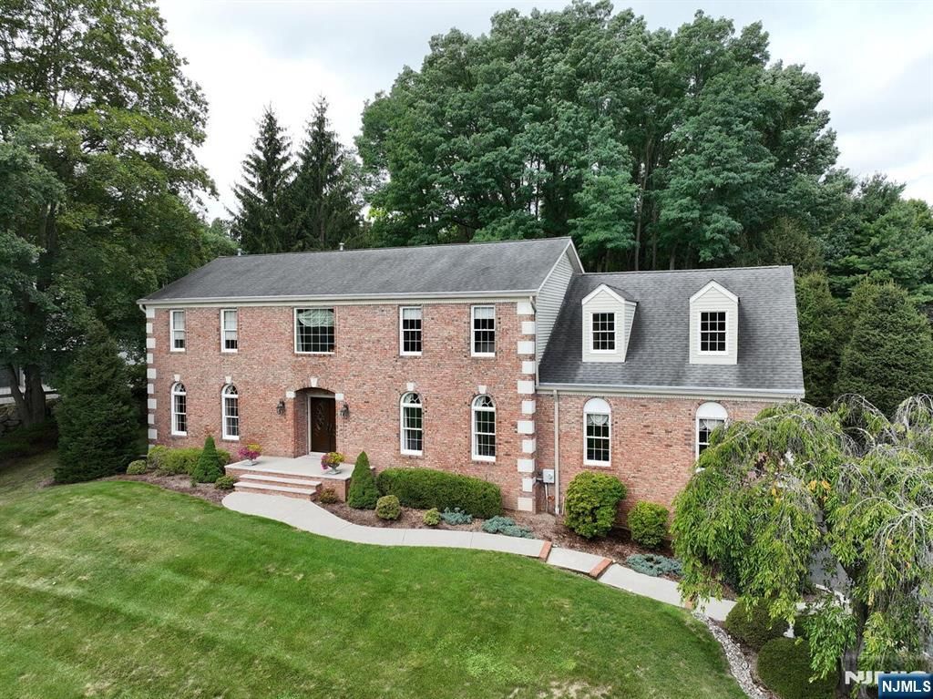Photo of 34 Crocker Mansion Drive, Mahwah, NJ 07430 (MLS # 26006682)