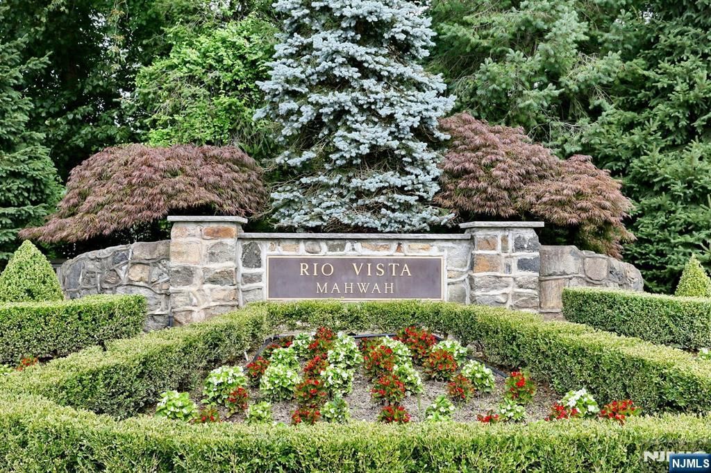 Photo of 34 Crocker Mansion Drive, Mahwah, NJ 07430 (MLS # 26006682)