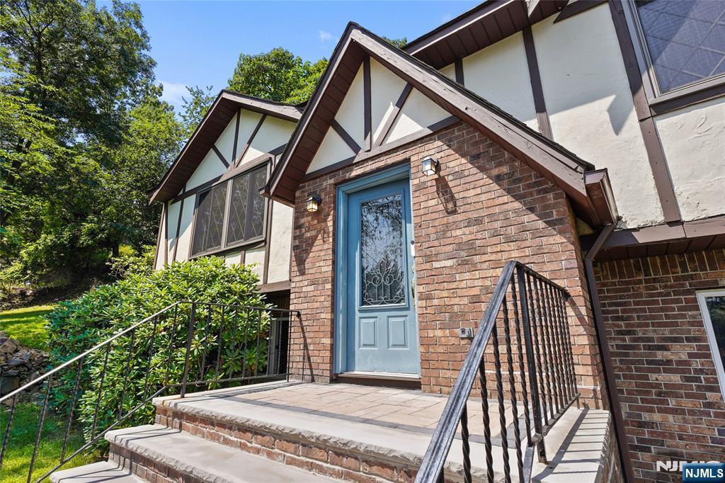 6 Hazel Street