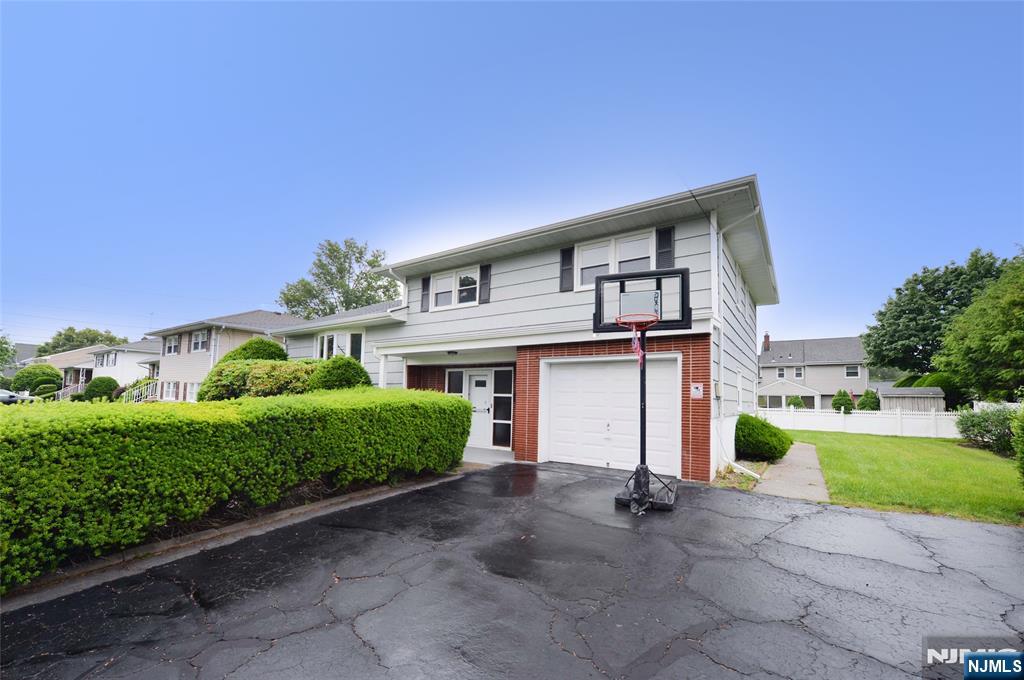 Property for Sale at 9 28th Street, Fair Lawn, New Jersey - Bedrooms: 3 
Bathrooms: 3 
Rooms: 7  - $699,000