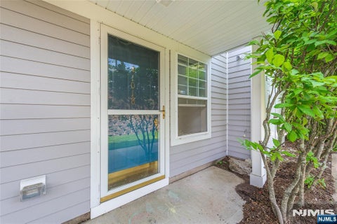 Photo of 1018 Crown Court, Mahwah, NJ 07430 (MLS # 26031188)