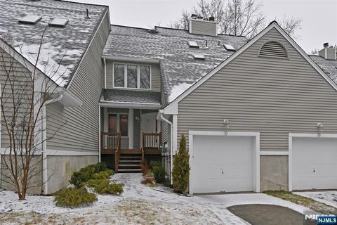 27 Reagan Way 527B TWP OF WASHINGTON NJ 07676