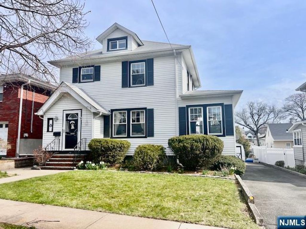 Photo of 891 Ray Avenue, Ridgefield, NJ 07657 (MLS # 26011112)