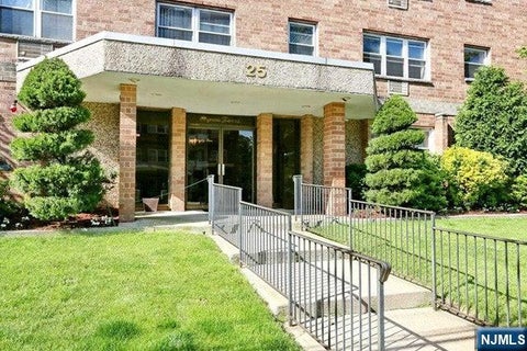 Photo of 25 Jefferson St #6D, Hackensack, NJ 07601 (MLS # 26030745)