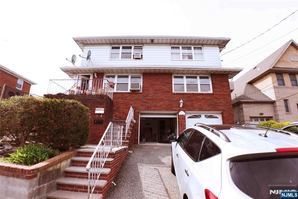 2411 5th St, Fort Lee, New Jersey - 3 Bedrooms  
2 Bathrooms  
8 Rooms - 