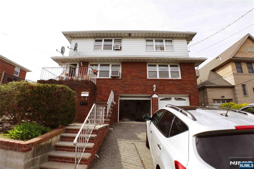 Rental Property at 2411 5th St, Fort Lee, New Jersey - Bedrooms: 3 
Bathrooms: 2 
Rooms: 8  - $3,850 MO.
