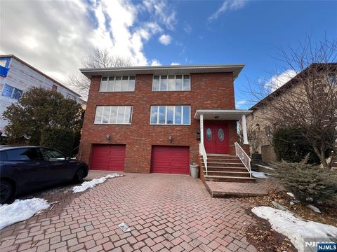 Photo of 2463 2nd St, Fort Lee, NJ 07024 (MLS # 26010160)