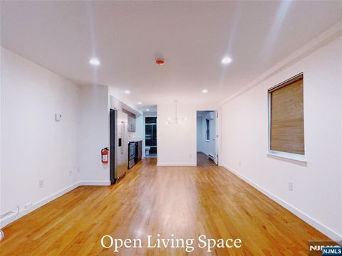 Photo of 327 Undercliff Ave #1, Edgewater, NJ 07020 (MLS # 25040800)