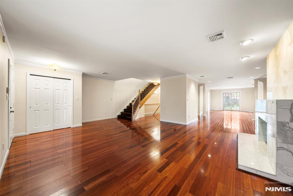 5 Kings Court
