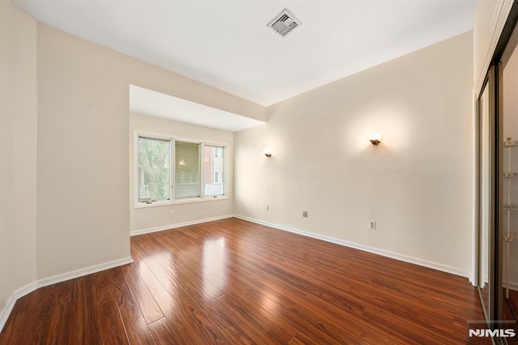 5 Kings Court