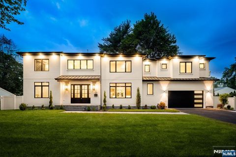 623 Alberta Drive Paramus NJ 07652