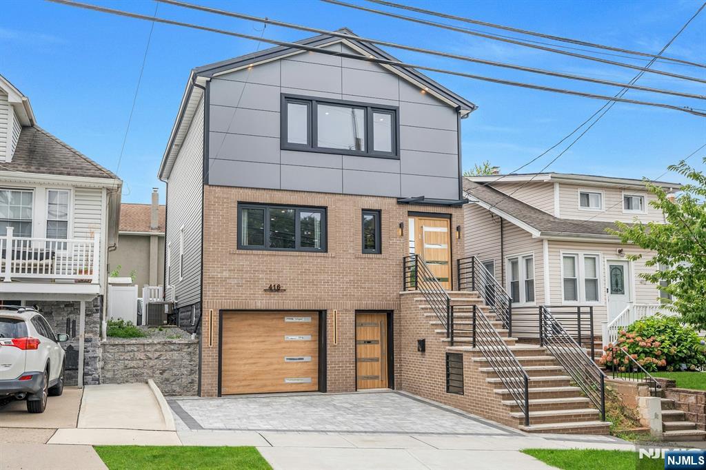 416 Kingsland Avenue