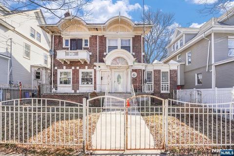 MLS: 25008073