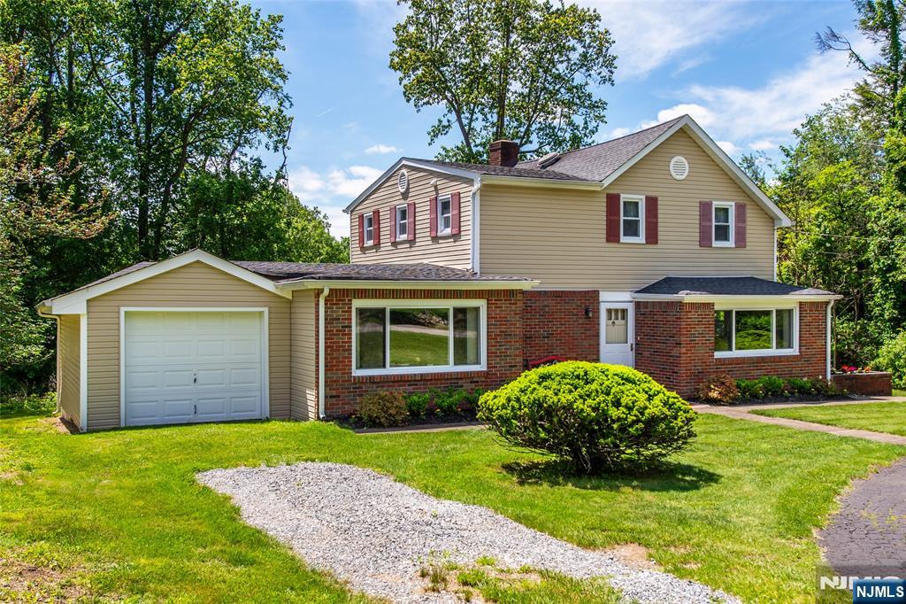 Property for Sale at 16 Dalewood Road, Wayne, New Jersey - Bedrooms: 3 
Bathrooms: 2 
Rooms: 6  - $499,900