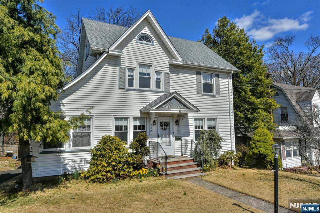 106 Haledon Avenue, Haledon, New Jersey - 4 Bedrooms  
2 Bathrooms  
9 Rooms - 