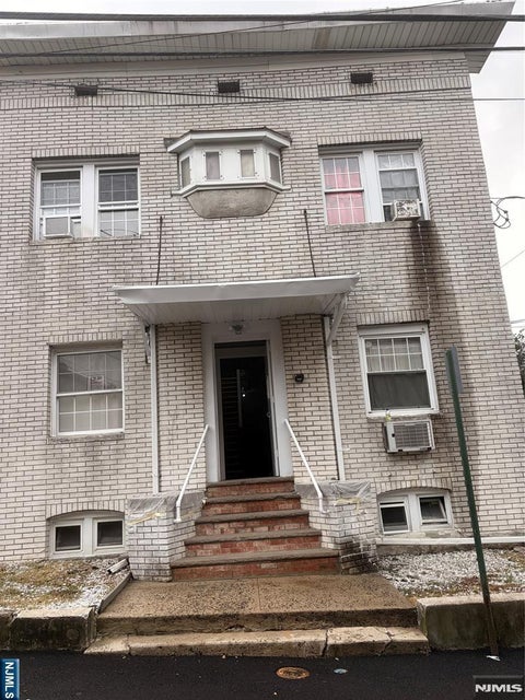 Photo of 212 Crescent LN #3, Cliffside Park, NJ 07010 (MLS # 26033071)