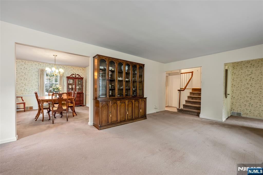 401 Hamilton Road