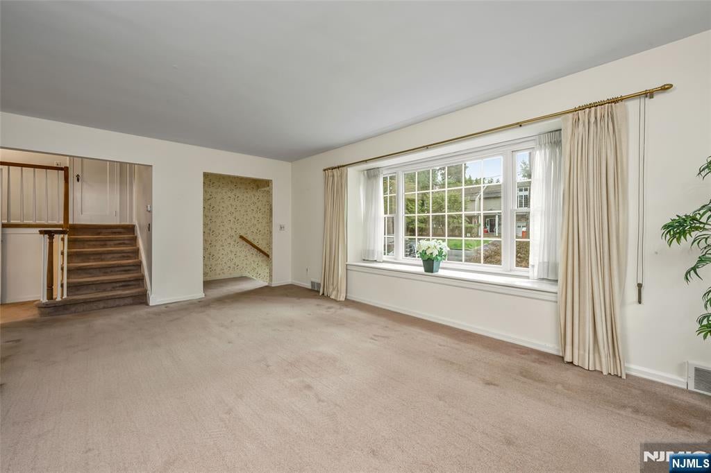 401 Hamilton Road