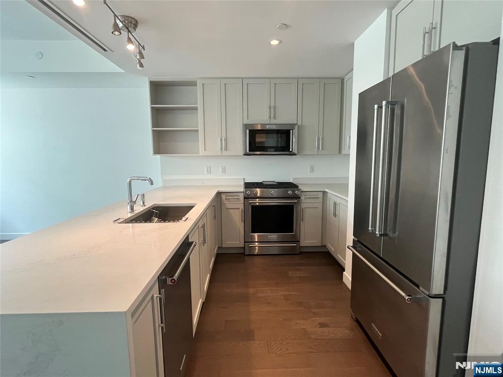 800 Ave At Port Imperial 416