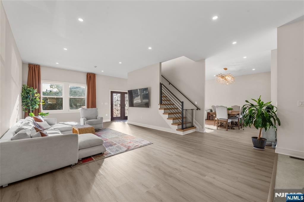 1522 Van Houten Avenue