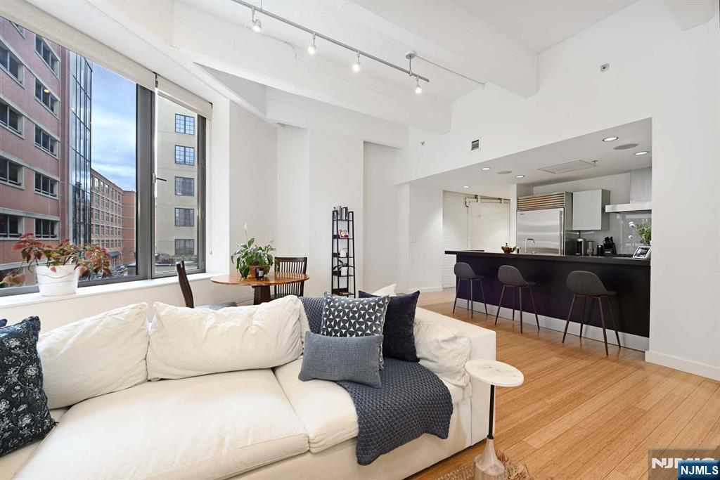 1425 Garden Street 203