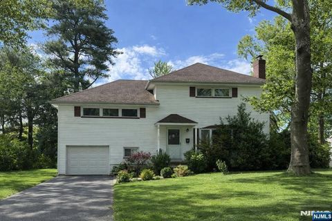 Photo of 901 E Lawn Drive, Teaneck, NJ 07666 (MLS # 26019237)