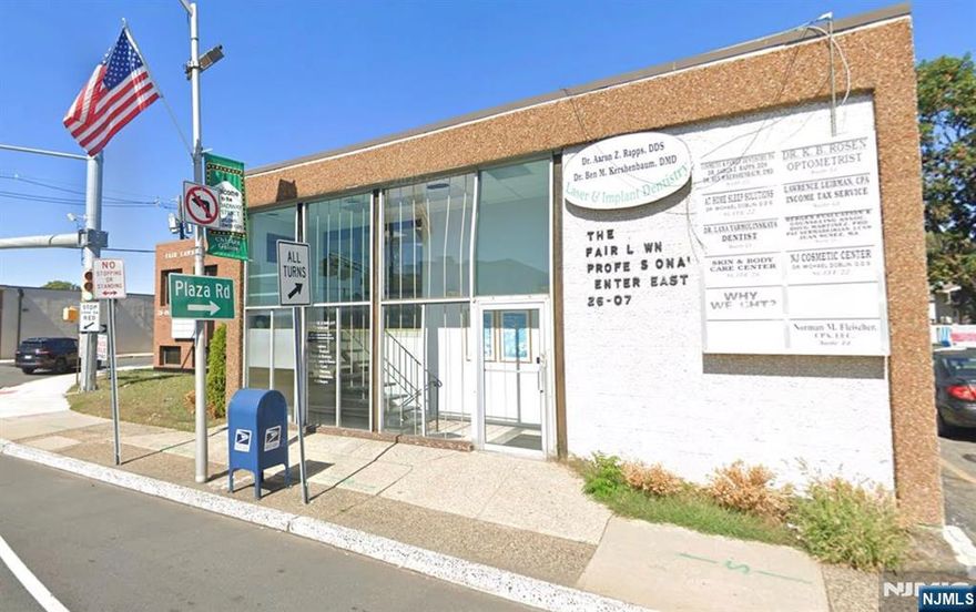 Single Office in Suite 16 with shared lobby/waiting room and facilities. Parking in rear lot. Plenty of public transit and restaurants easily accessible in proximity to the building.