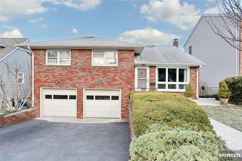 MLS: 25007635