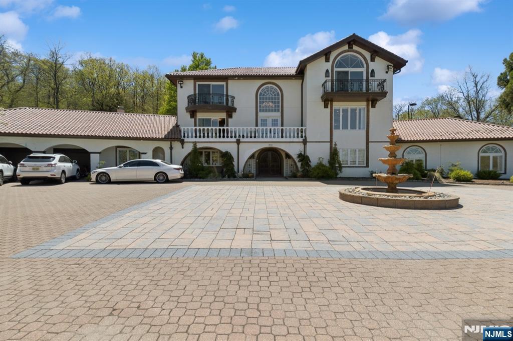 912 Cherokee Lane