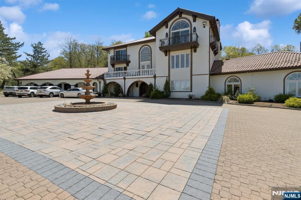 912 Cherokee Lane